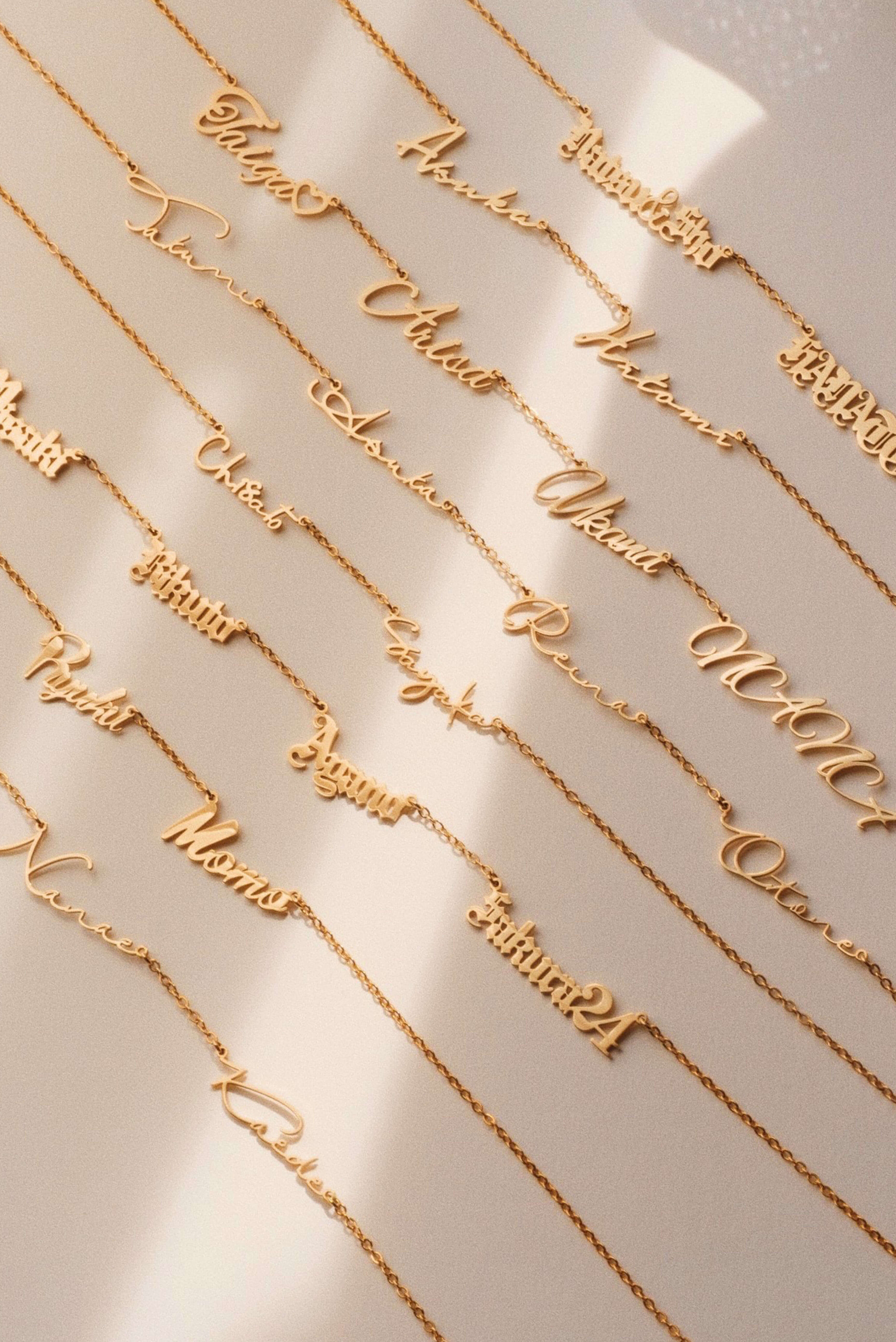 CUSTOM NAME (NECKLACE)