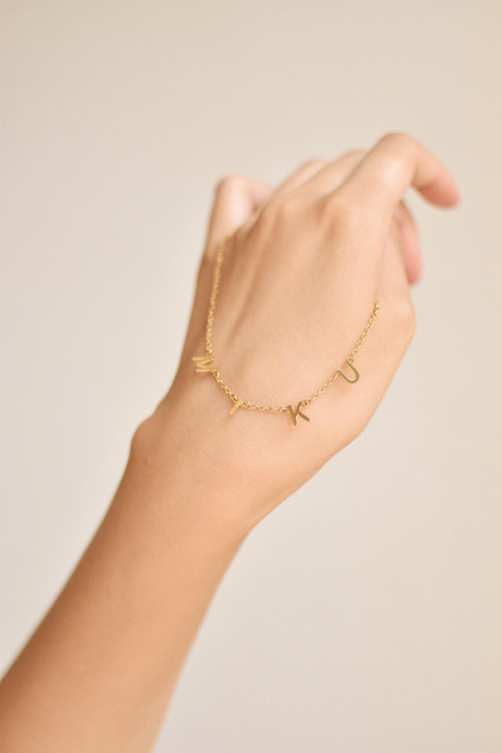 INITIAL NAME (NECKLACE)