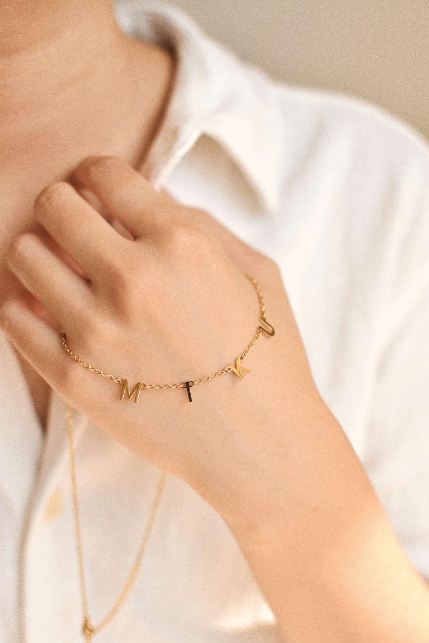 INITIAL NAME (NECKLACE)