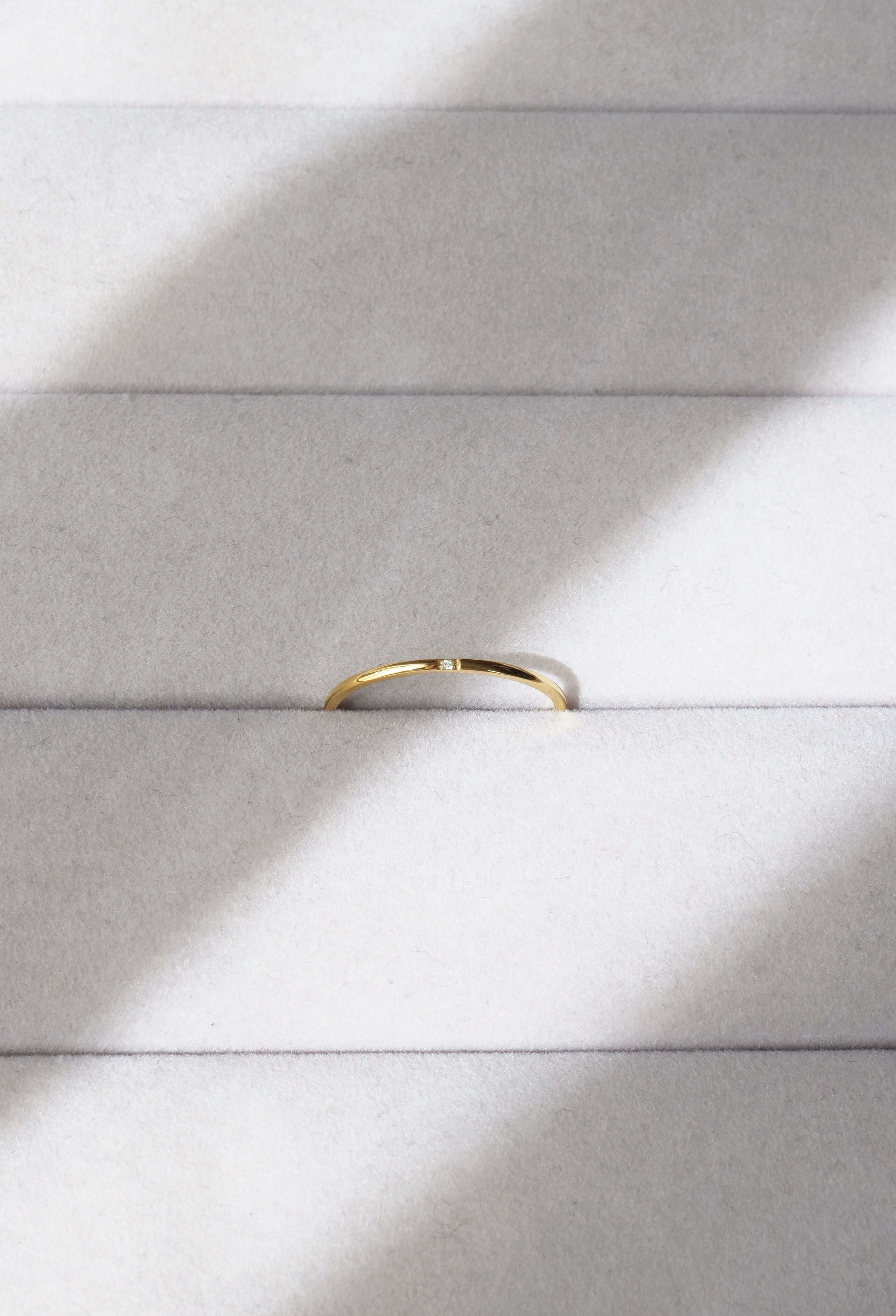 One diamond (RING)