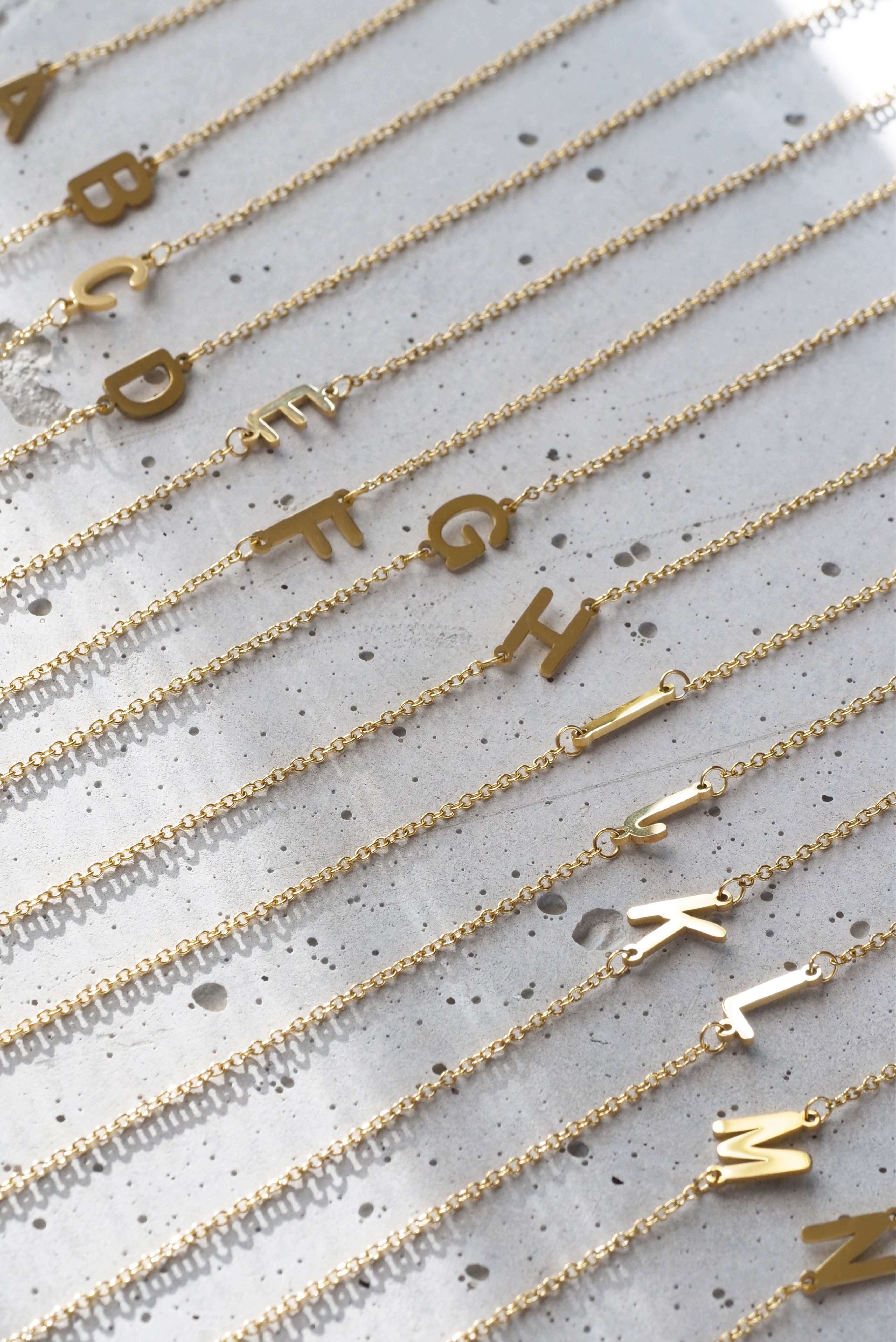CHOKER INITIAL (NECKLACE)