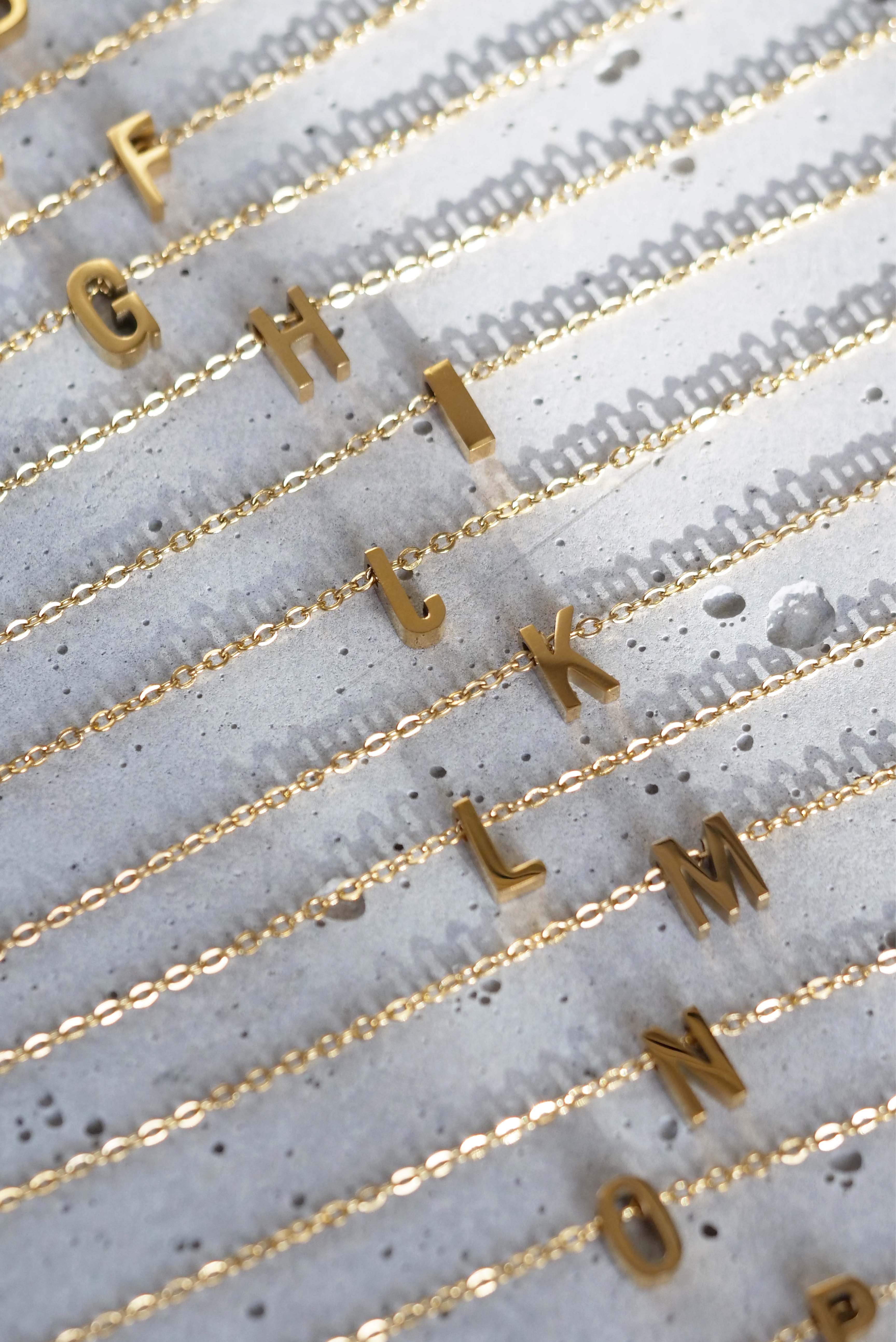 MINI INITIAL (NECKLACE)