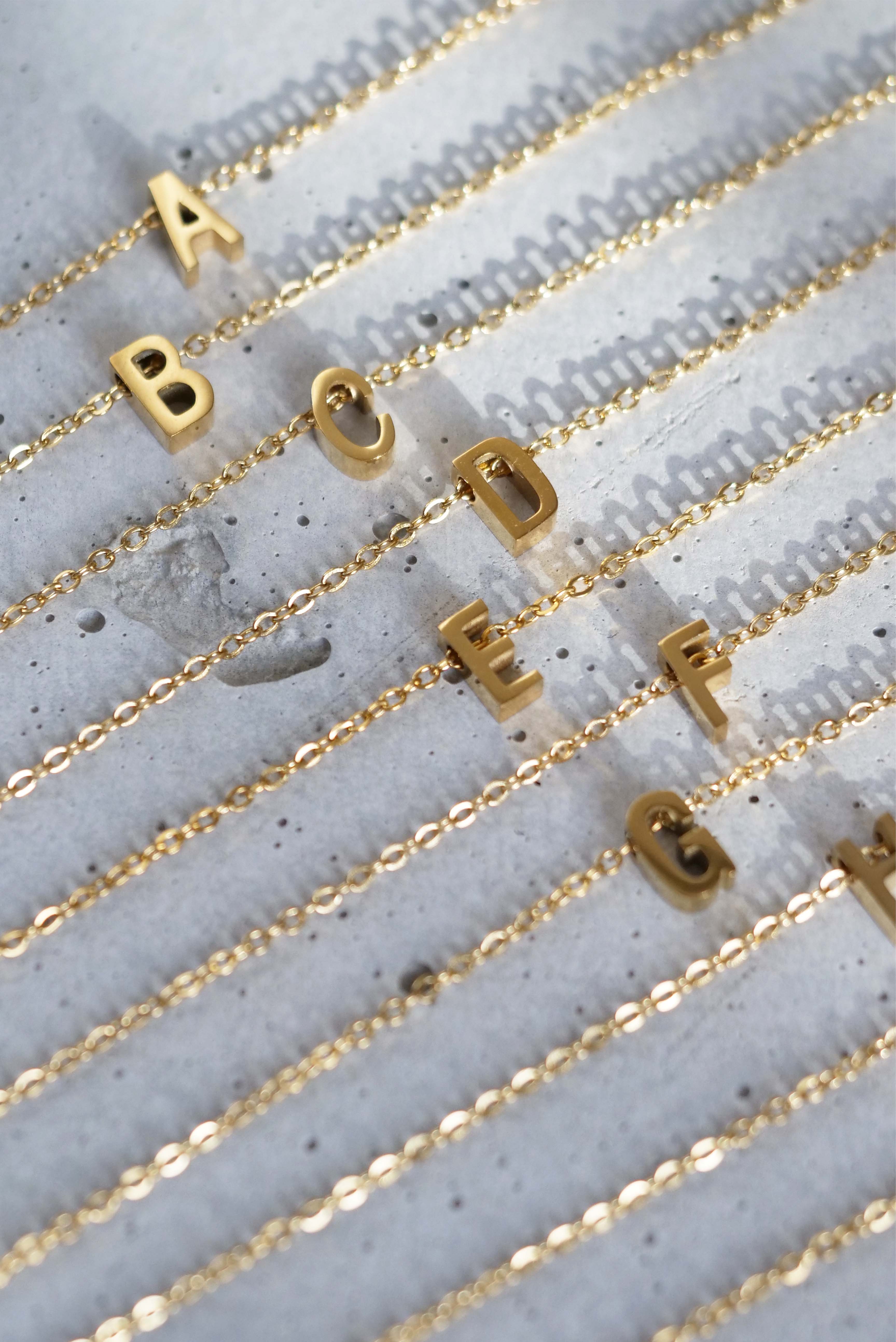 MINI INITIAL (NECKLACE)