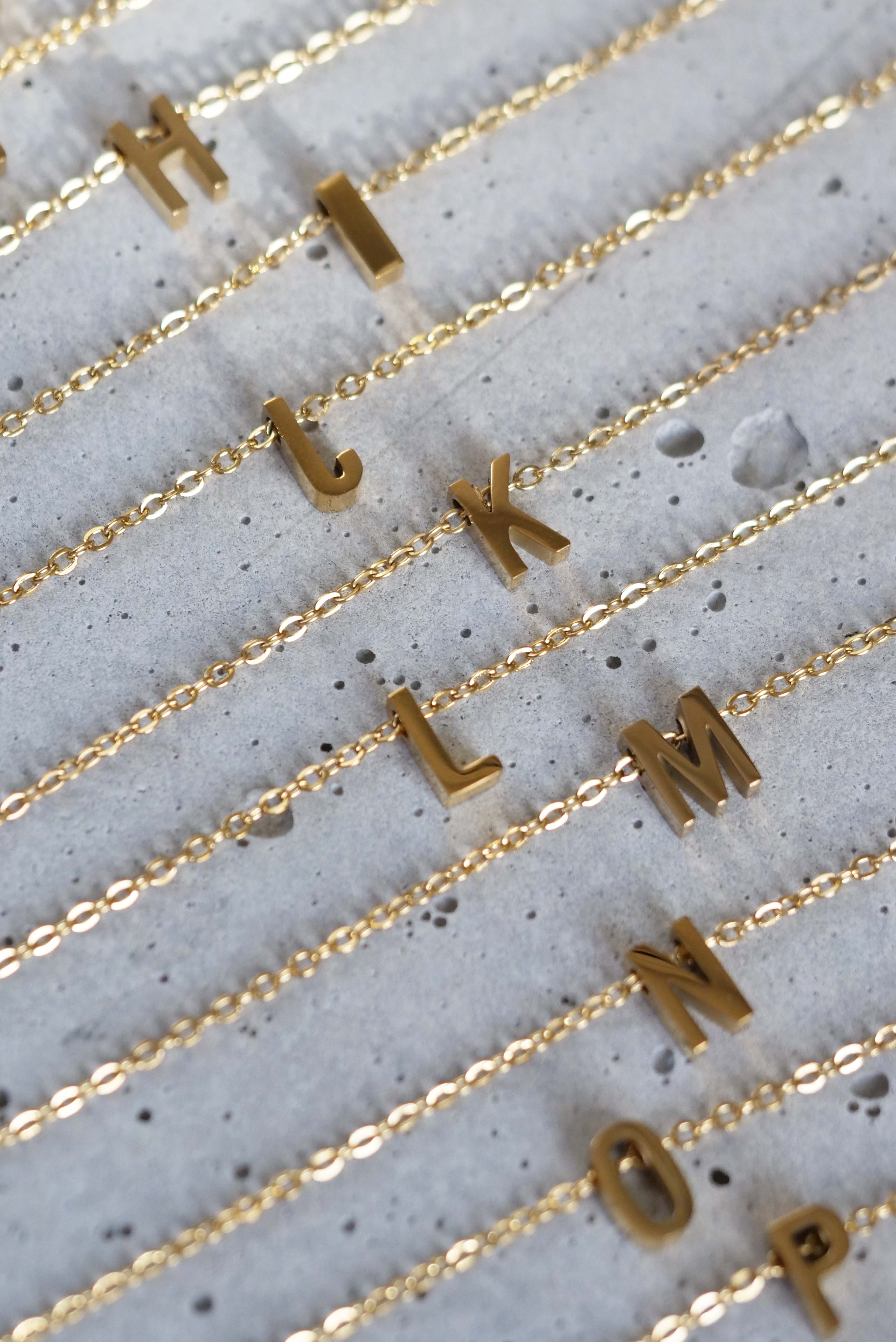 MINI INITIAL (NECKLACE)