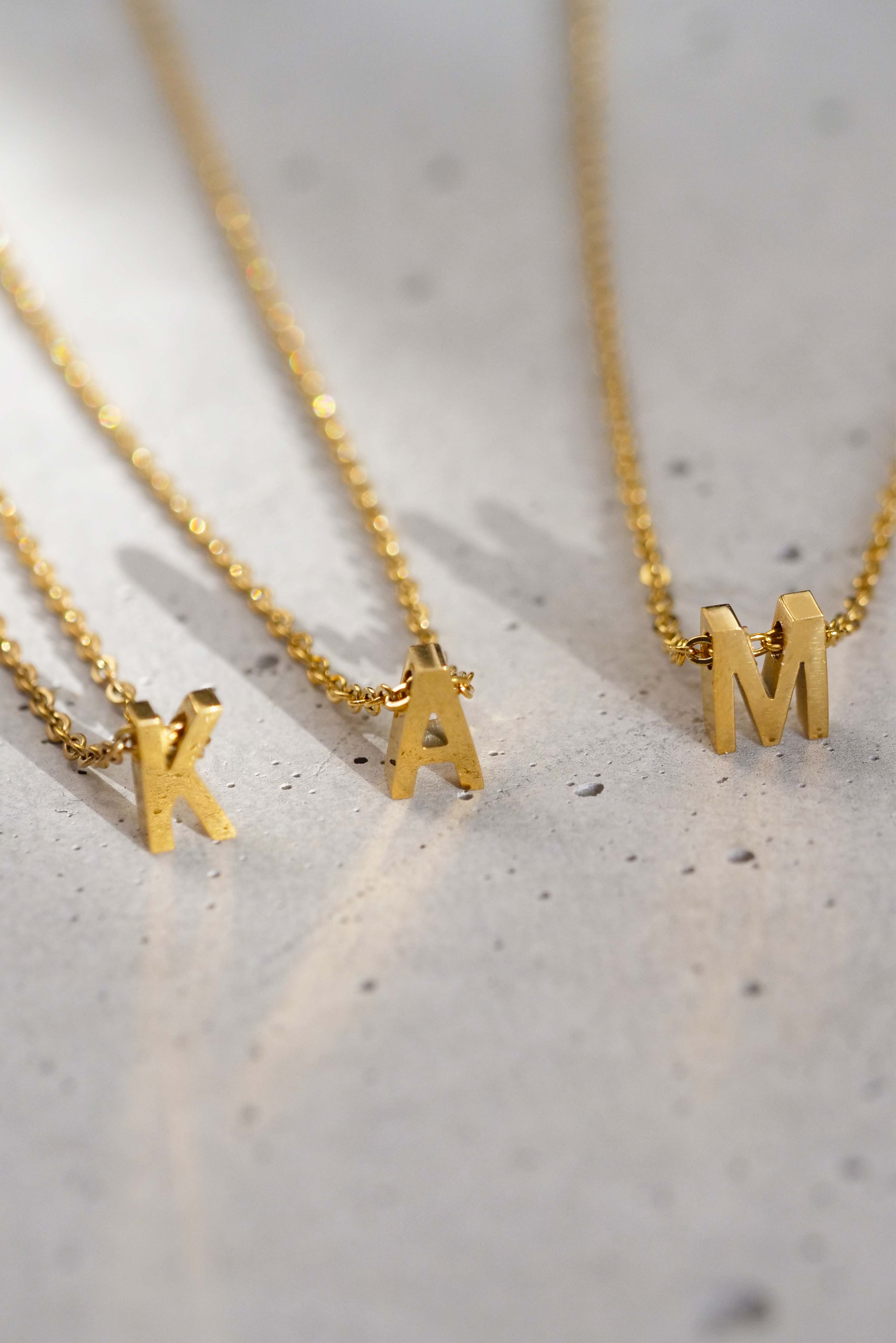 MINI INITIAL (NECKLACE)