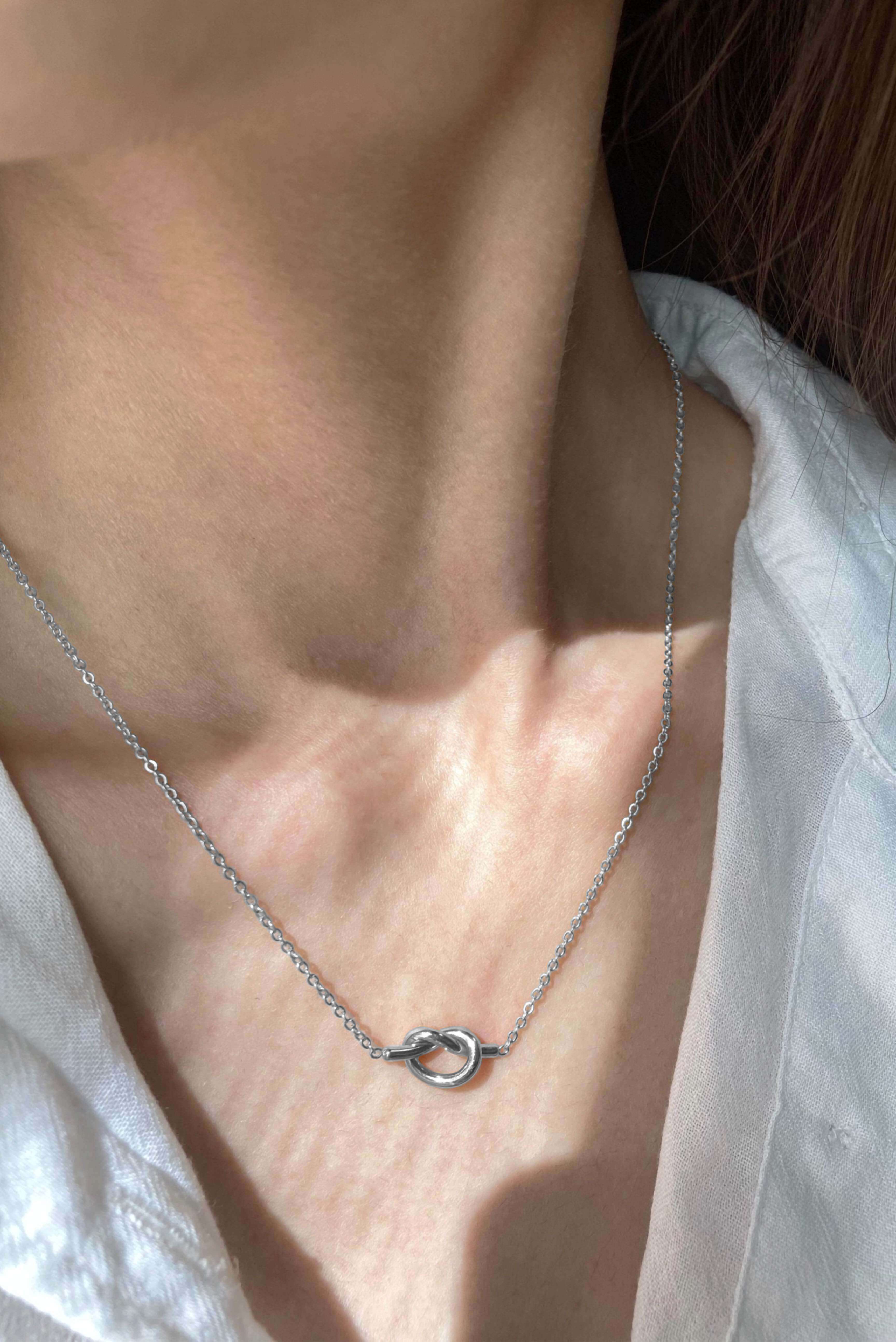 KNOT SILVER (NECKLACE)